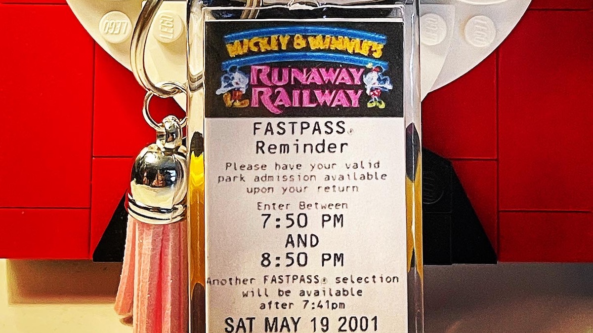 New Disney MagicBand Feature Gives FastPass Vibes