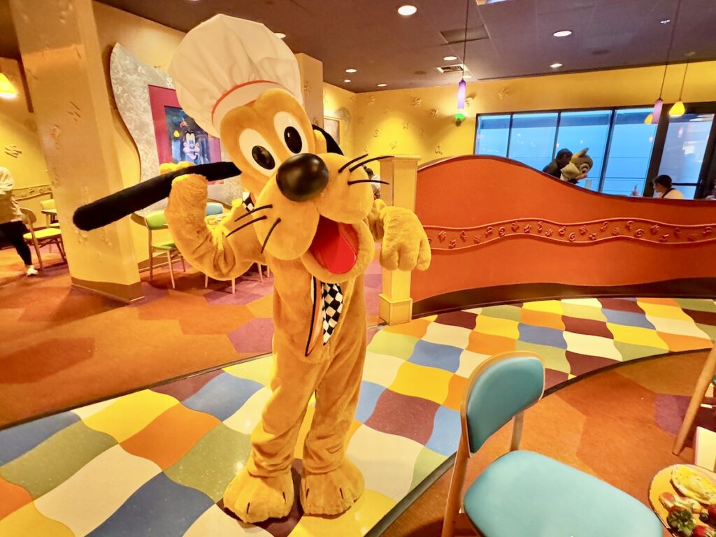 Pluto Disneyland Goofy's Kitchen