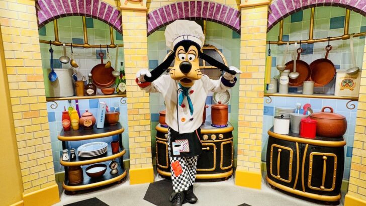 Goofy's Kitchen Serves An Awesome Disney Character Breakfast