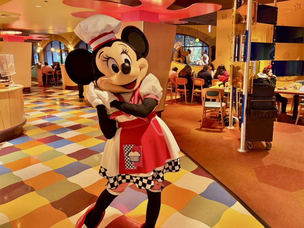 Minnie mouse goofy's kitchen disney;and