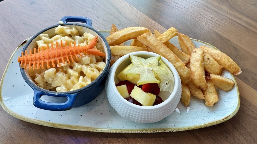 Picture of kids meal macaroni and cheese at atlantic epic universe