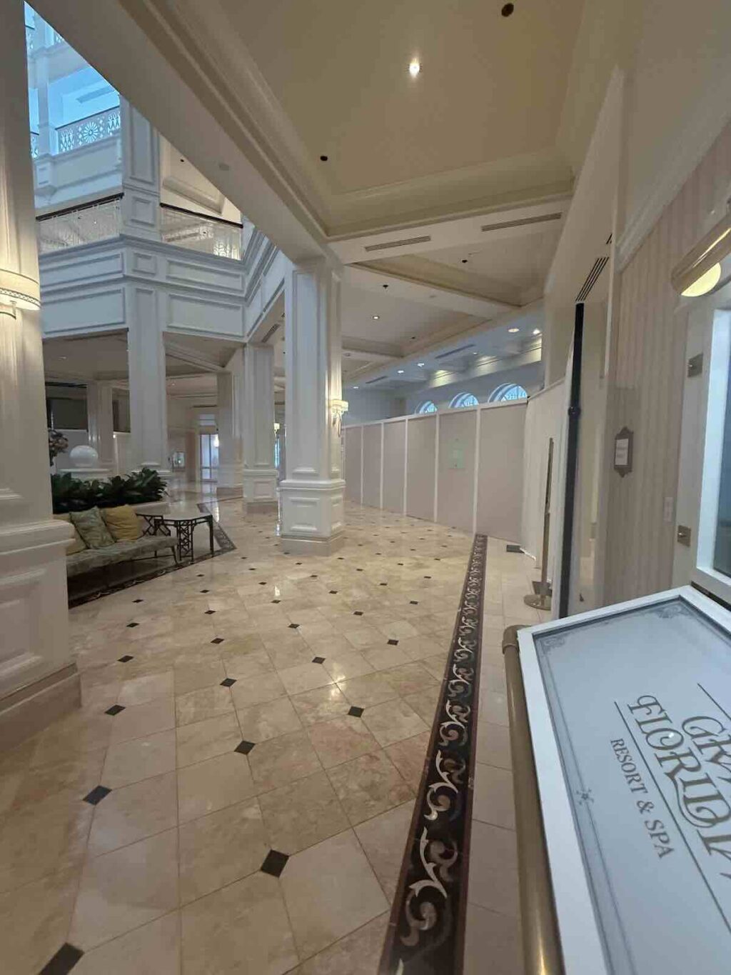 grand flo check in desk closed