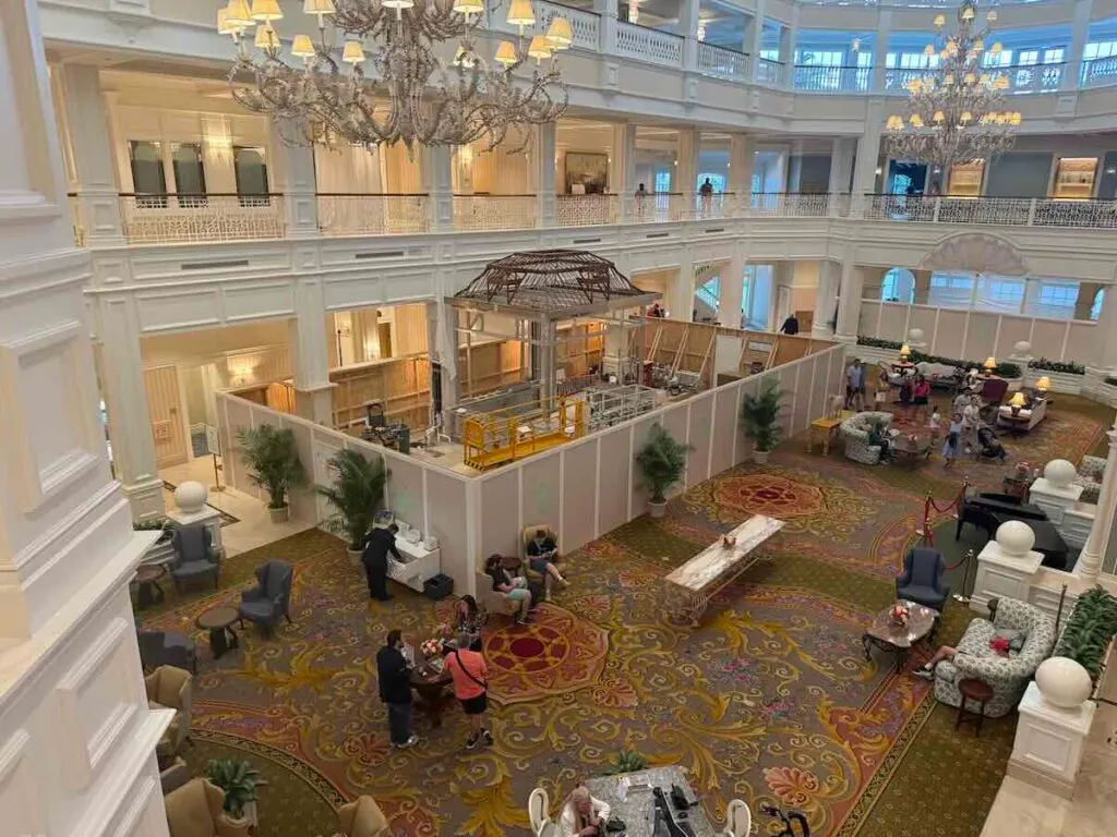 grand flo lobby birdcage