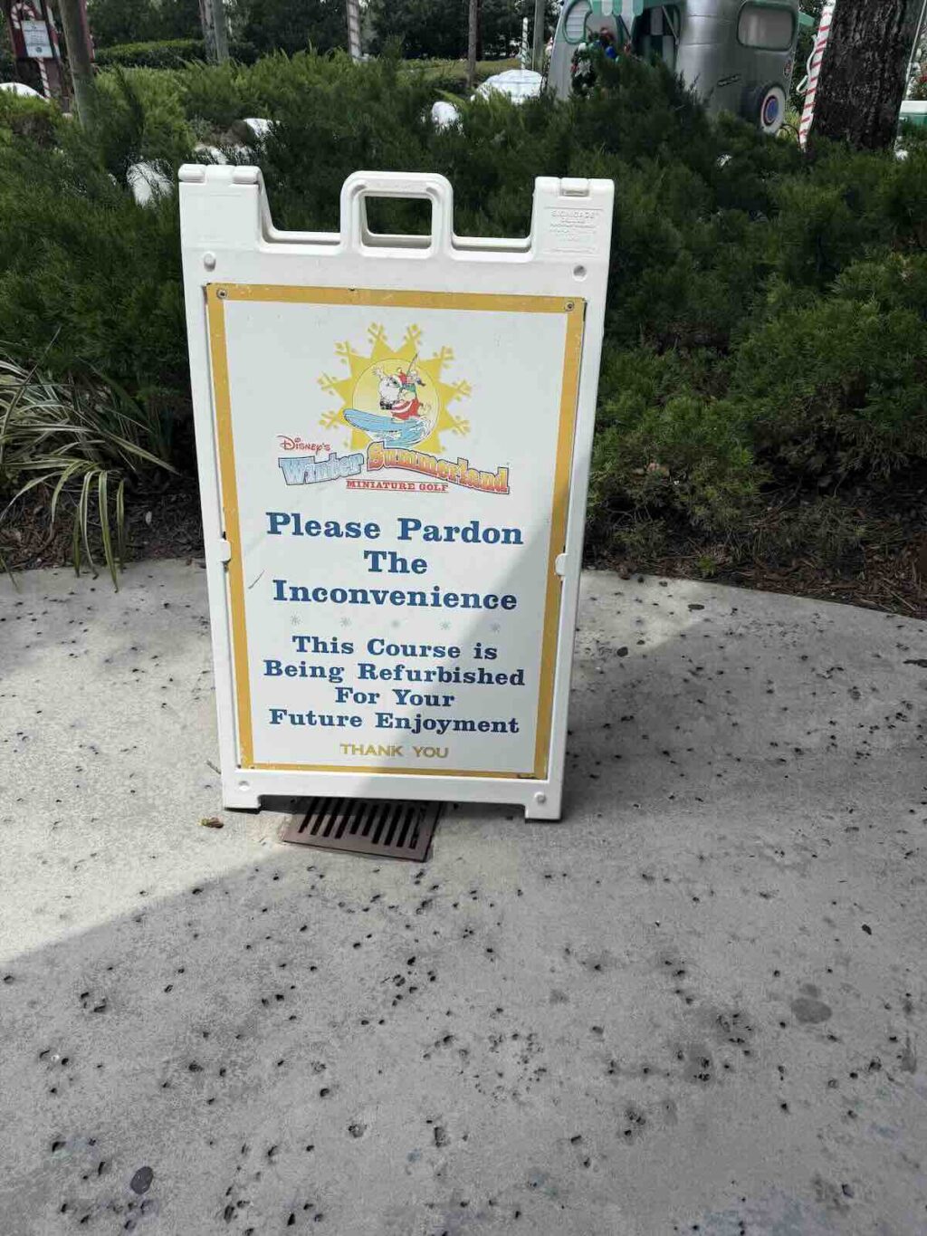 winter mini golf course closed