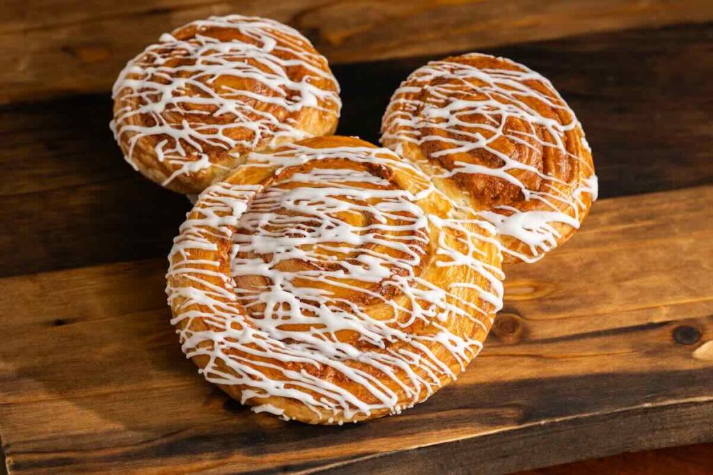 Mickey cinnamon roll
