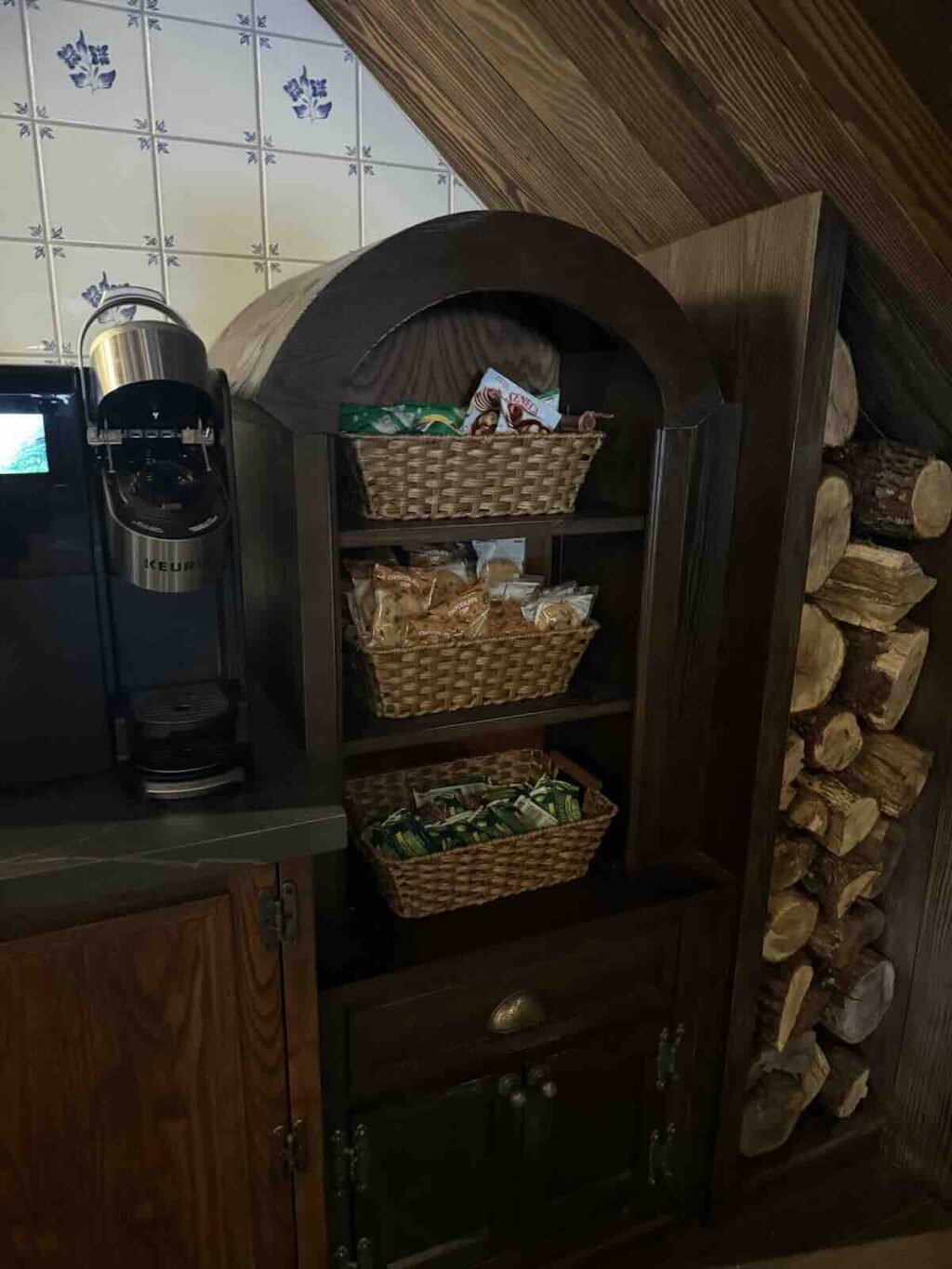 dvc lounge magic kingdom snacks