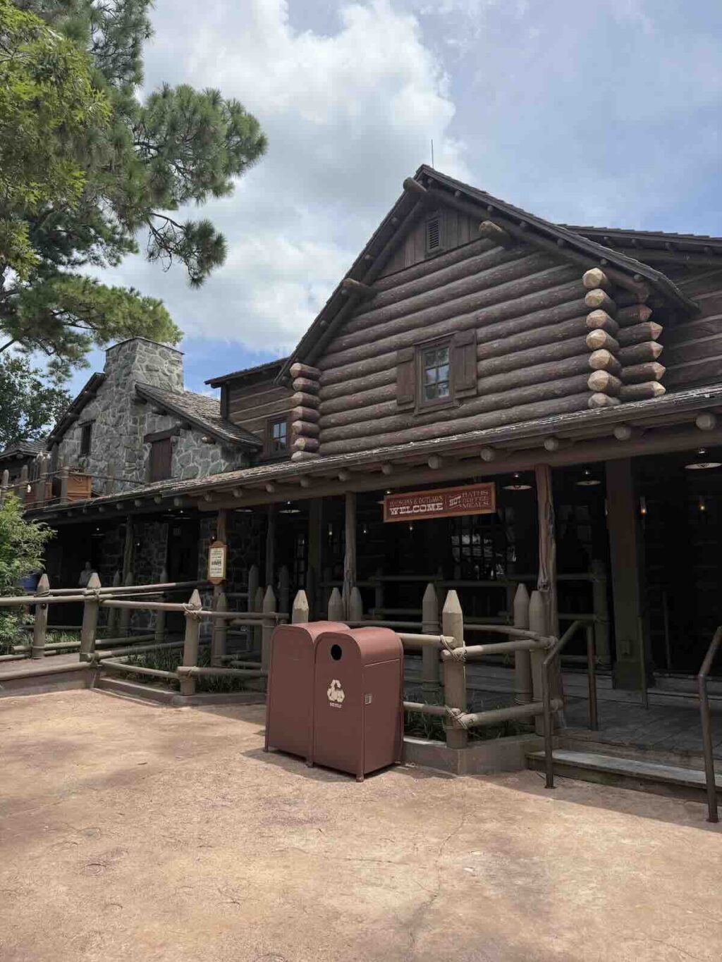 dvc lounge outside magic kingdom