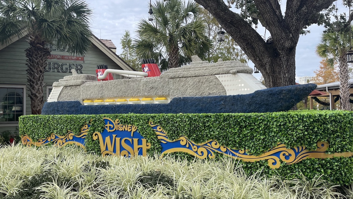 Christmas Tree Stroll Disney Cruise Line