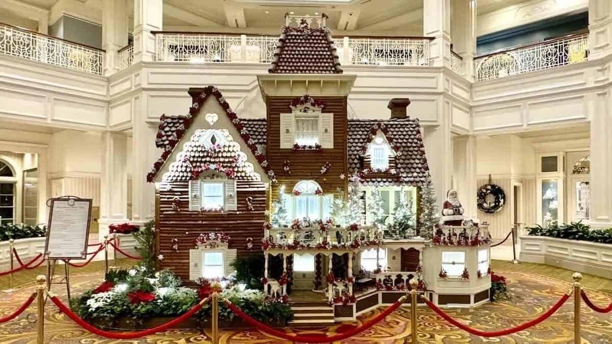 Gingerbread House Displays at Disney World - Your 2025 Guide