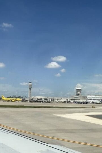 When Will the Holiday Crowds Arrive at Orlando International Airport?