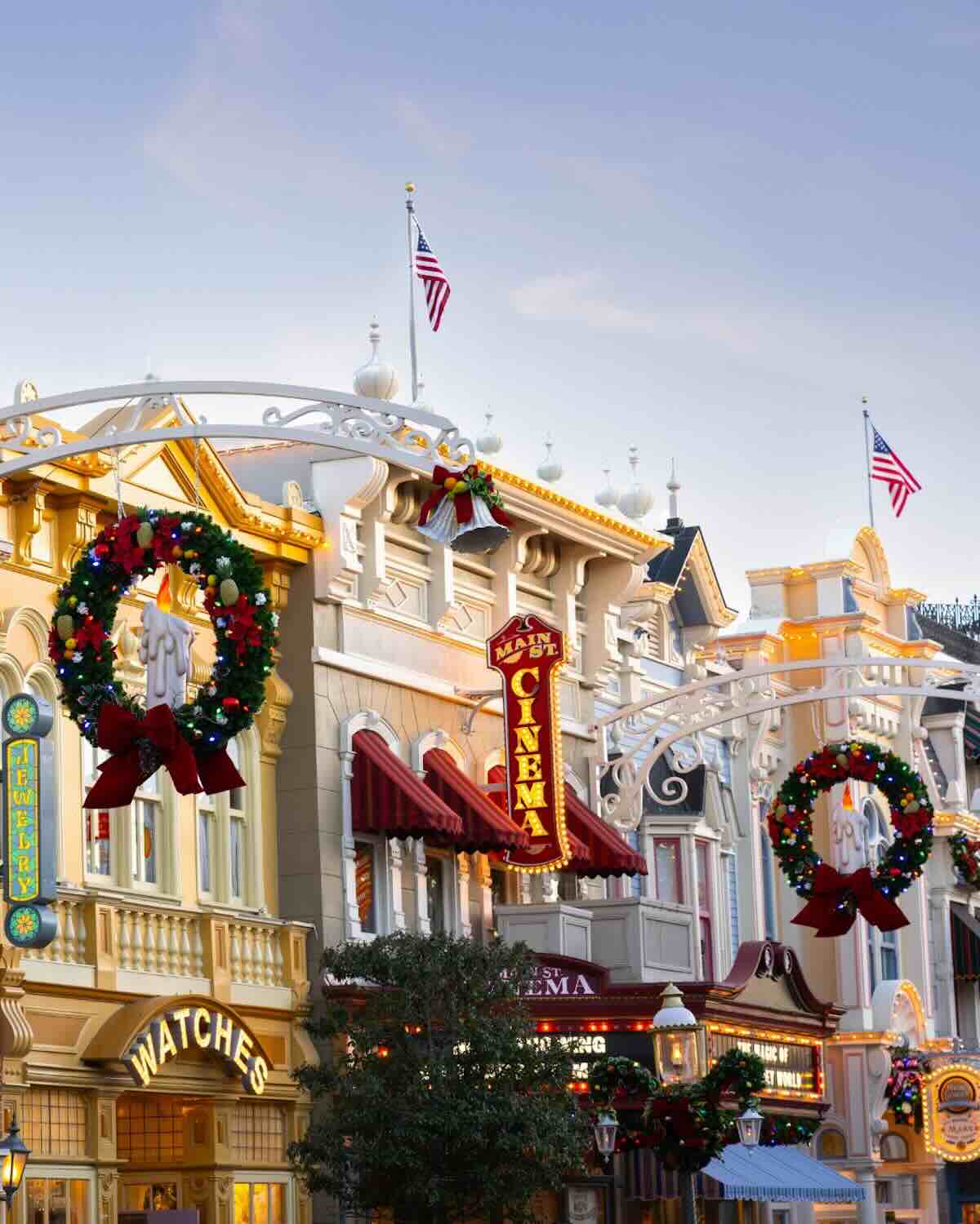 magic kingdom main street christmas