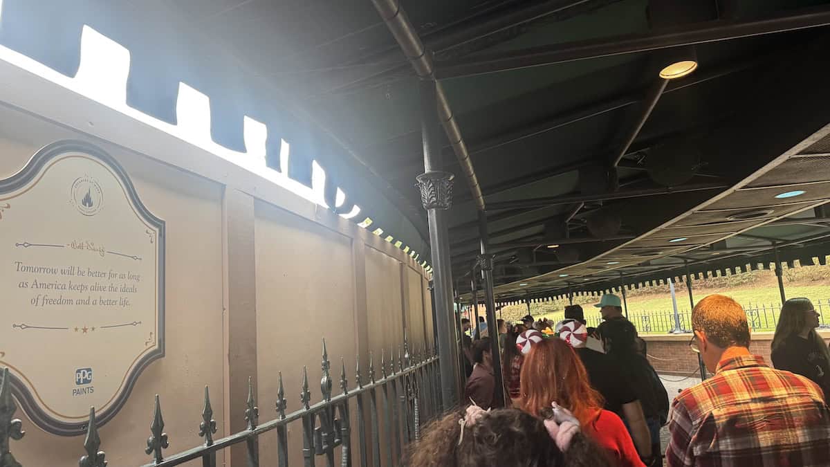 Haunted Mansion queue