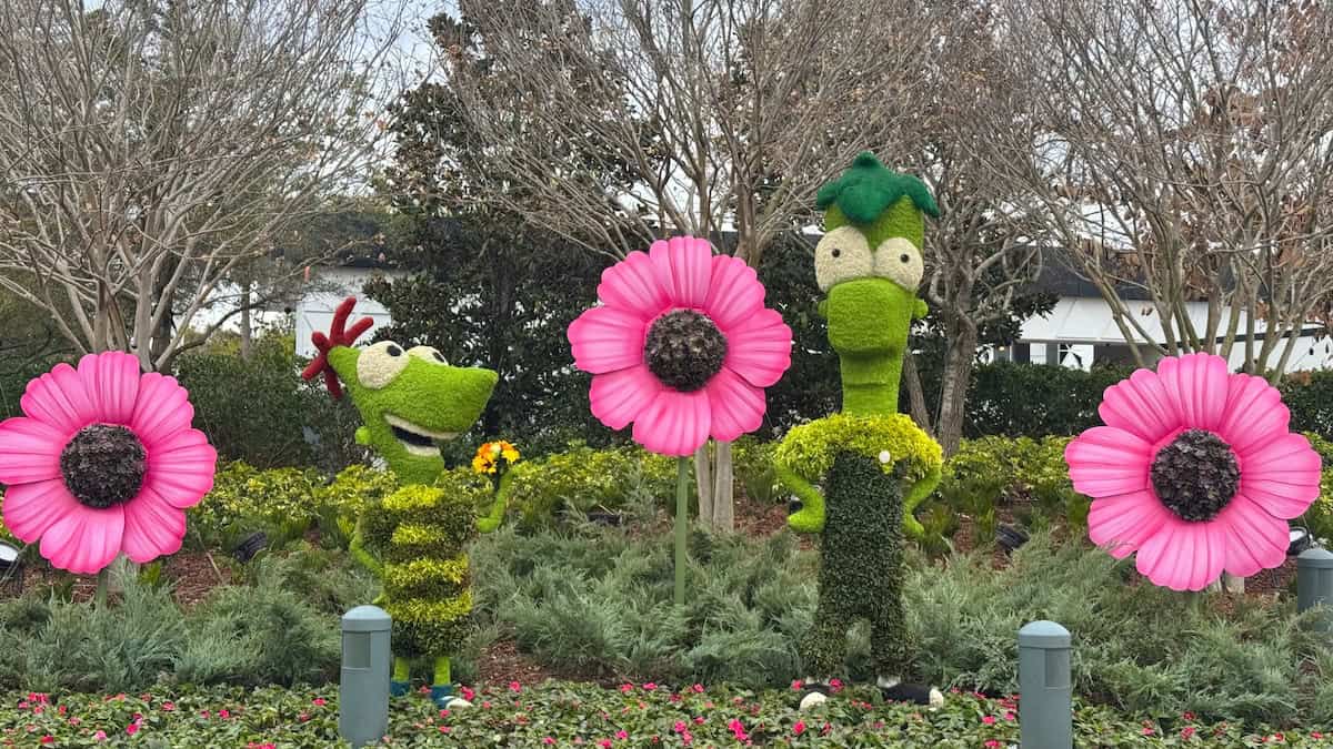 Phineus and Ferb topiary