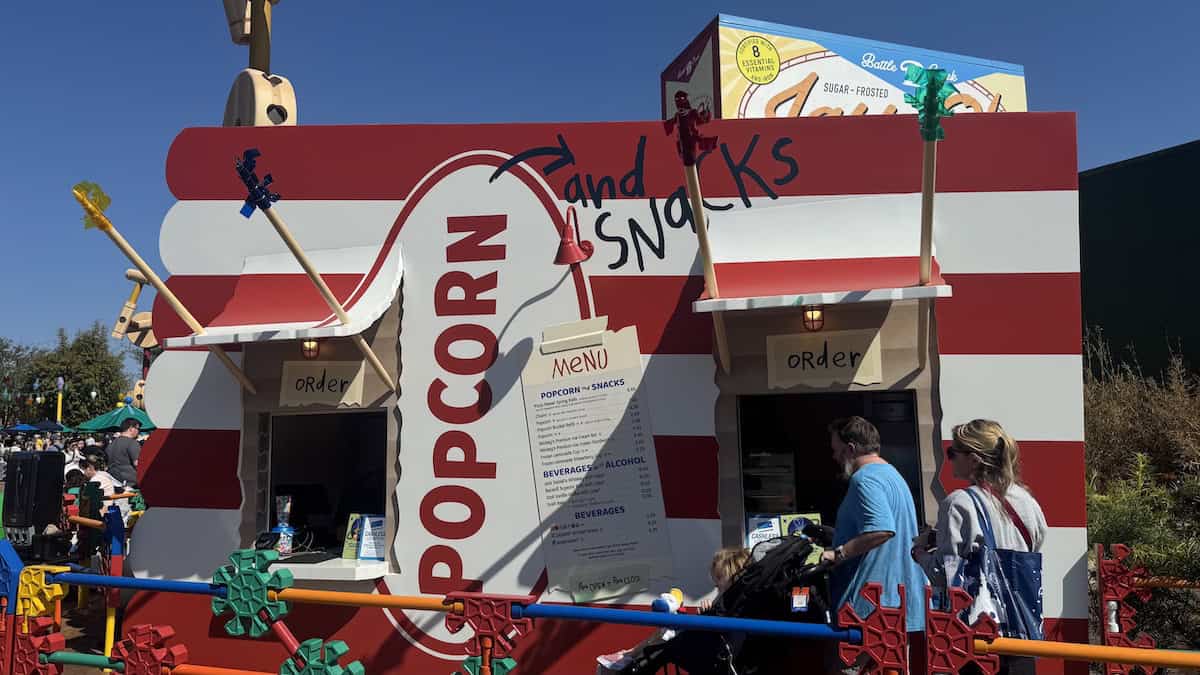 Honest Review of the New Toy Story Snack Stand