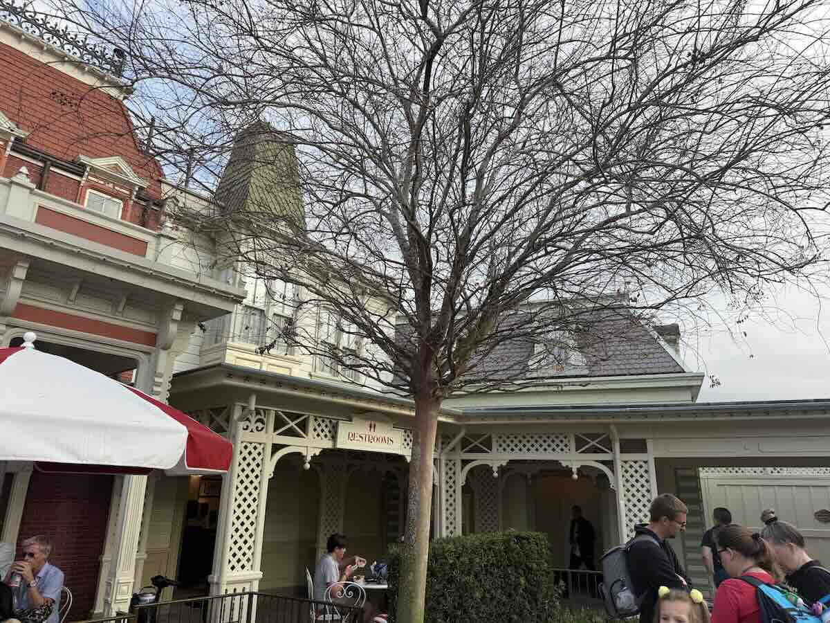 casey's corner restroom 3