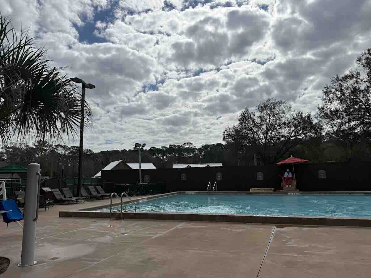 meadow swimmin' pool construction walls