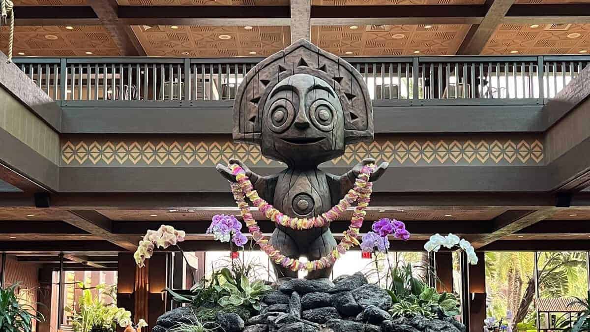 Cast Members Continue To Be The Magic When Guests Were Surprised by Smoke In This Disney Deluxe Resort Lobby