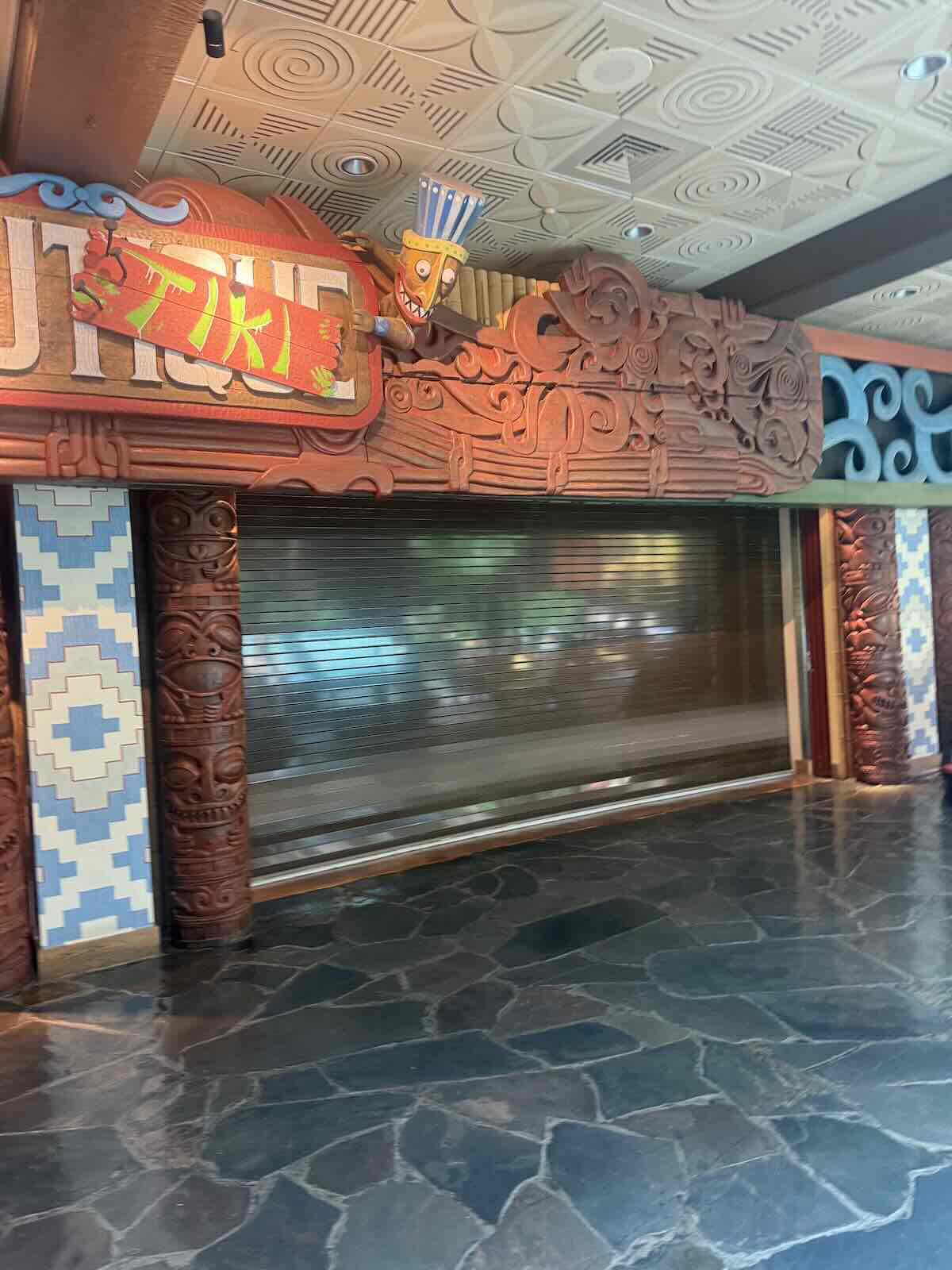 boutiki main door closed