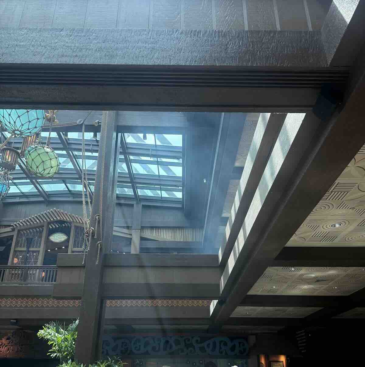 smoke poly lobby