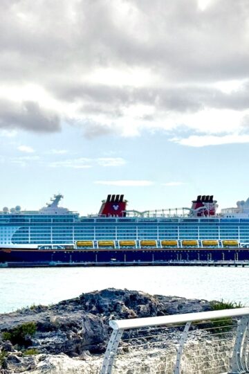 Disney Tests New Wristbands to Replace Key to the World